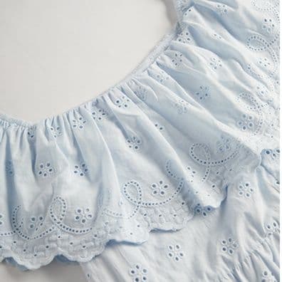 オフショルダーレース刺繍フリルワンピース