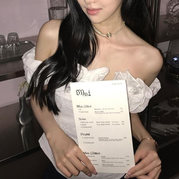 フリルオフショルダートップス