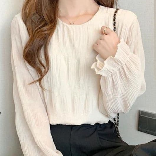 大人可愛いシャーリングフリルブラウス