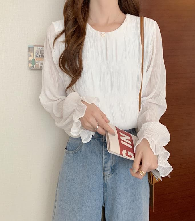 大人可愛いシャーリングフリルブラウス