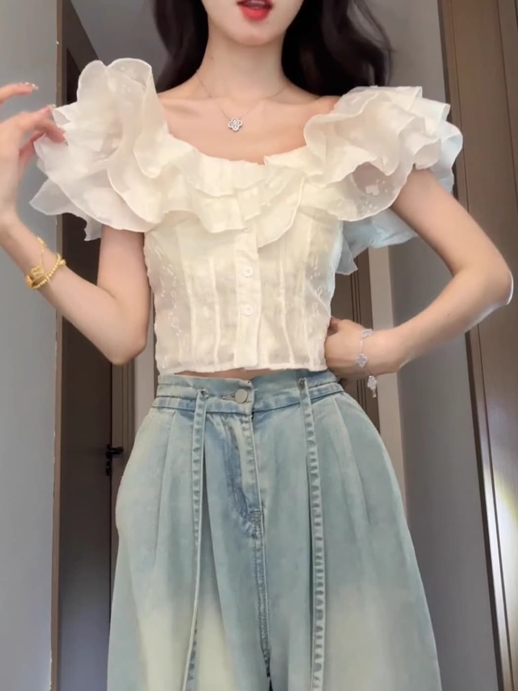 クロップド オフショルフリルブラウス