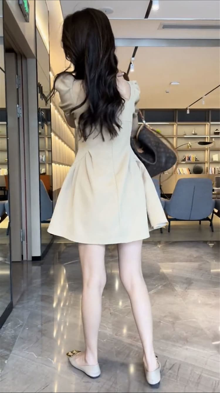 パフスリーブフリルミニワンピース
